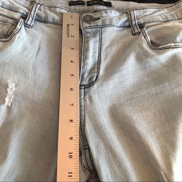 Taylor Tomboy STS Blue Distressed Size 9 Jeans! - Picture 11 of 13